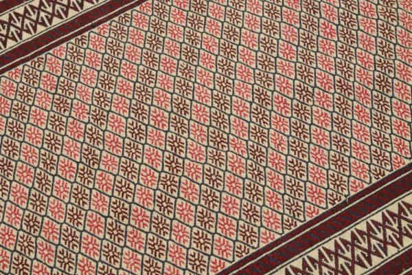 تصویر 3 از گلیم دستباف سوزنی بلوچ مناسب فضا های داخلی کوچک و بزرگ